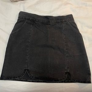 Black zip up skirt from forever 21 size Small